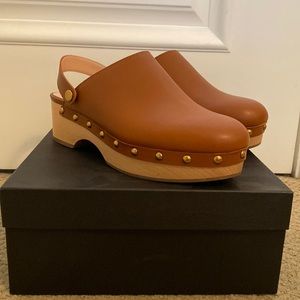 Leather clogs